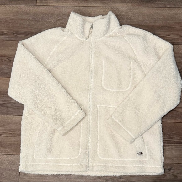 The North Face Jackets & Blazers - NWOT The North Face Women’s XL Sherpa Jacket